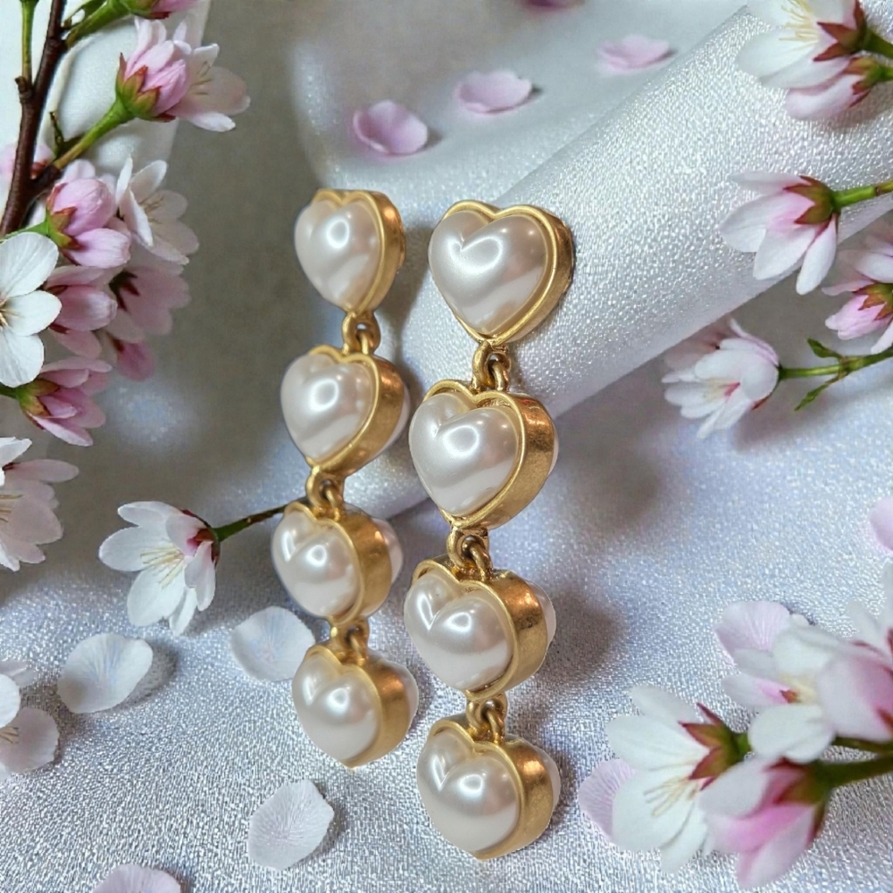 OSCAR de la RENTA Gold Puffy Heart Pearl Drop Earrings - Picture 2 of 6